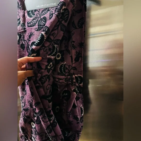 Celebrate It Halloween Oversized Plush Throw - Purple and Black 50x70 - Picture 4 of 6